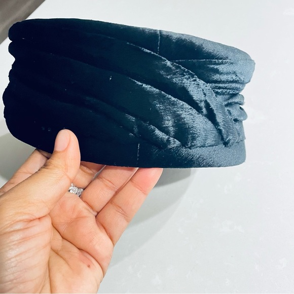 SAKS FIFTH AVENUE VINTAGE VELVET VELOUR ROUND HAT PILLBOX HAT FRANE PRELOVED - Picture 8 of 11